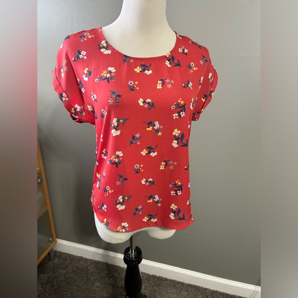 Pink rose women’s size small blouse with back, zip cuff, short sleeve